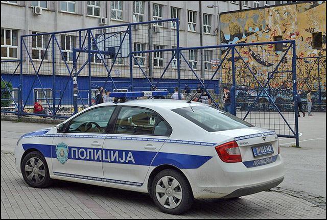 Dojave o bombama u školama u Zlatiborskom, Moravičkom i Raškom okrugu 1 Policijsko vozilo Foto N . K