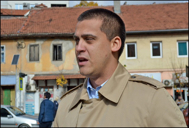 Poreznici ponovo u radnji užičkog aktiviste: Građani ih ispratili povicima negodovanja 5 Radovan Novakovic Foto Nenad Kovacevic