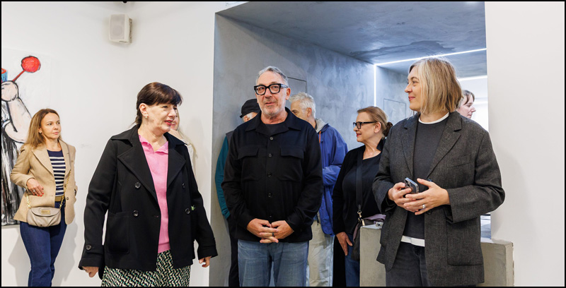 Otvorena izložba Selene Vicković u galeriji Novembar 4 Selena Vickovic Srdjan Saper i Jasmina Cubrilo