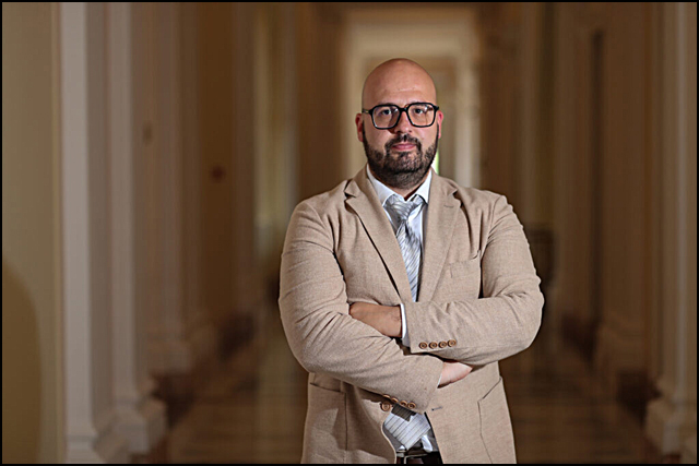 Ušli smo i ubuduće ćemo ulaziti na zvanični ulaz u Skupštinu 1 Stefan Janjic SrCe