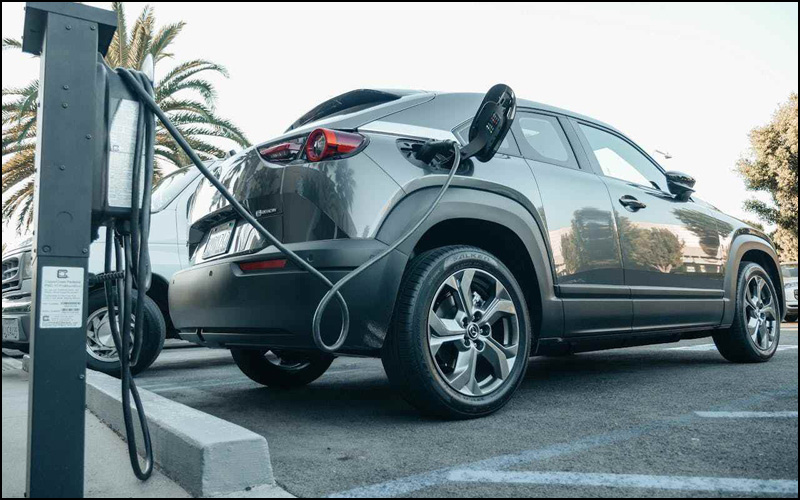 auto punjac struja punjenje parking