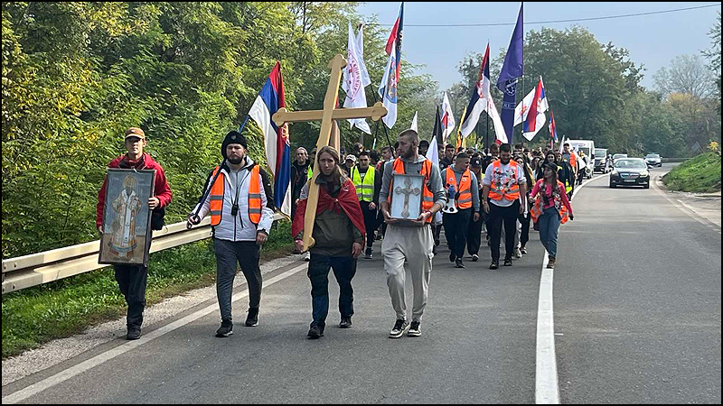 Studenti i maturanti krenuli peške za Novi Sad 11 studenti na putu 6