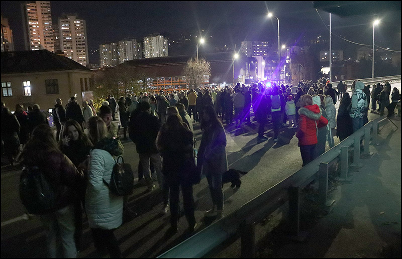 Užičani podržali Dijanu Hrku i tražili vanredne izbore 6 Blokada