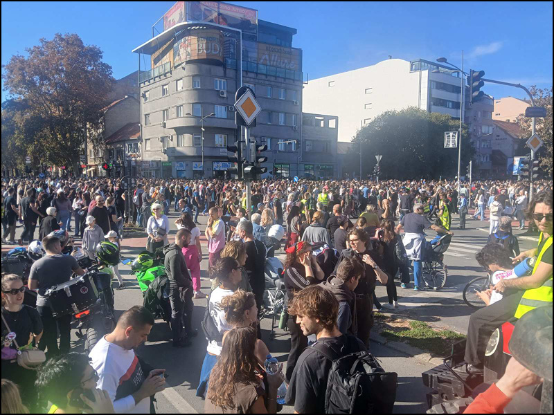 Juče izvinjenje, danas zaustavljanje vozova i blokada naplatne rampe 4 Novi Sad 2