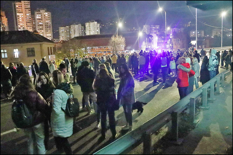 Užičani se danas okupljaju da podrže Dijanu Hrku i Milomira Jaćimovića 1 Prethodni skup podrske Dijani Hrki Foto Privatna arhiva