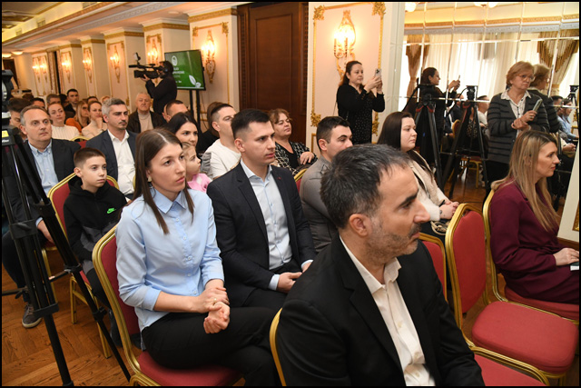 Publika u Hotelu Moskva