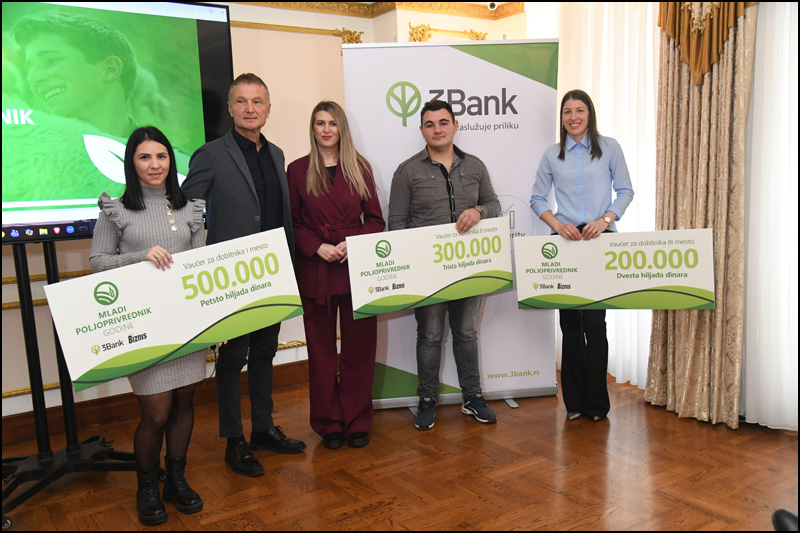Urednica Blic Biznisa Vesna Bjelic i direktor 3Banke Vladimir Vukotic sa pobednicima