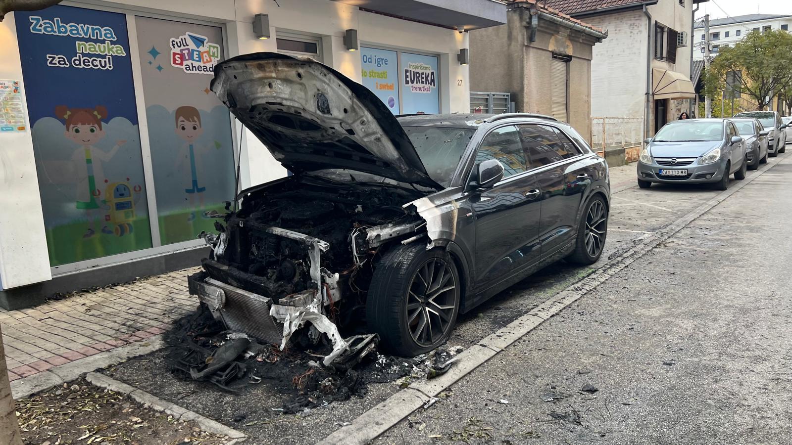 Izgoreo novi džip, policija obavila uvidjaj 2 automobil