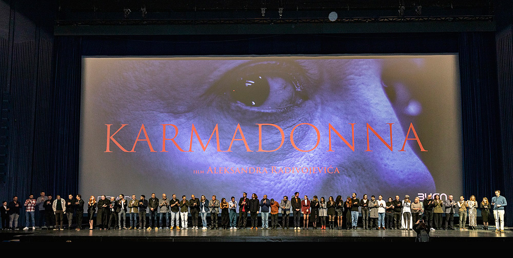 Domaći filmovi „Izlet“ i „Karmadona“ premijerno prikazani u „Najdužoj noći filma“ 5 Karmadona poklon filmske ekipe foto Aleksandra Radovanovic