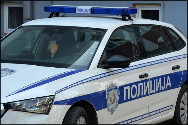 Predsednik opštine Kosjerić i njegov sin učestvovali u svađi sa građanima ispred kafane 1 Policijska kola Foto N. K