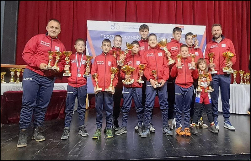 Ekipa BK BORAC sa osvojenim trofejima za Kup Srbije 2025 drum i MTB 1