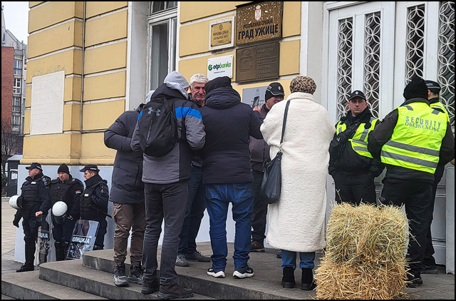 Užički aktivisti protestovali i ponovo tražili smenu direktora deponije Duboko 1 Protest Foto Nenad Kovacevic 1