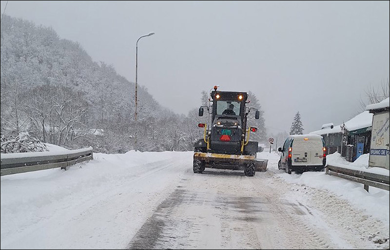 Sneg i ledena kiša izazvali velike probleme u užičkom regionu 2 Put Divcibare Pozega