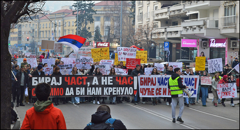 Protestna šetnja večeras u Užicu: Podrška novosadskim studentima 1 Sa ranijeg protesta studenata u Uzicu Foto Nenad Kovacevic