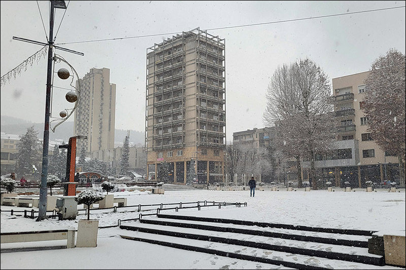 Deo parcele Trga partizana u Užicu u vlasništvu bivšeg gradonačelnika Petkovića 2 Trg partizana Foto Nenad Kovacevic