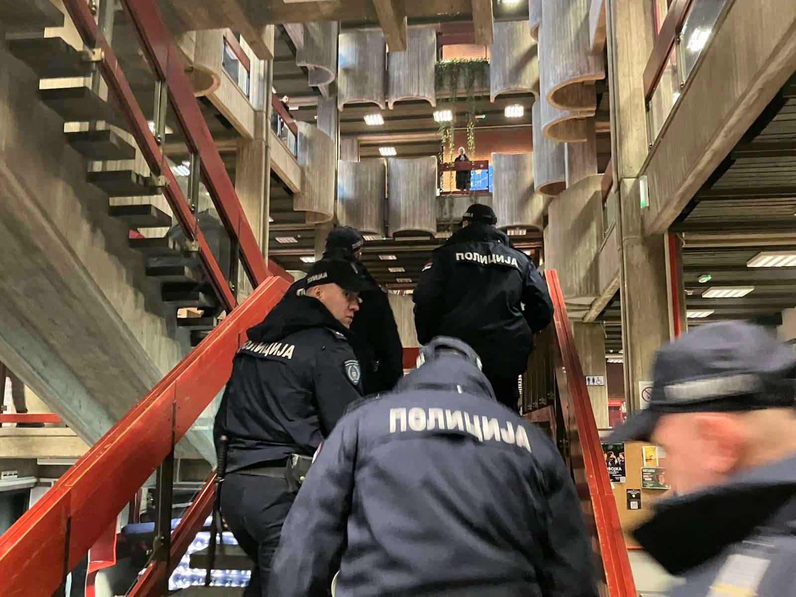 policija