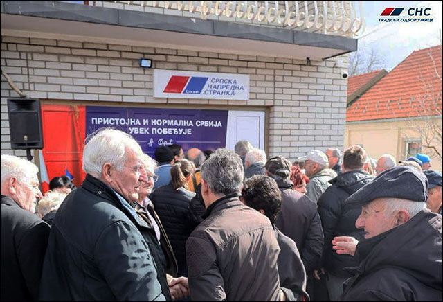 Miloš Vućević uhvatio muštuluk Užičanima: Vučić dolazi na komplet lepinju 2 Skup naprednjaka u Sevojnu Foto SNS Uzice
