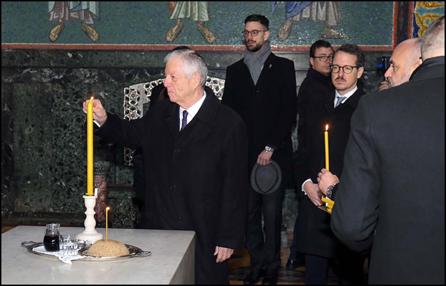 Sveca za pretka