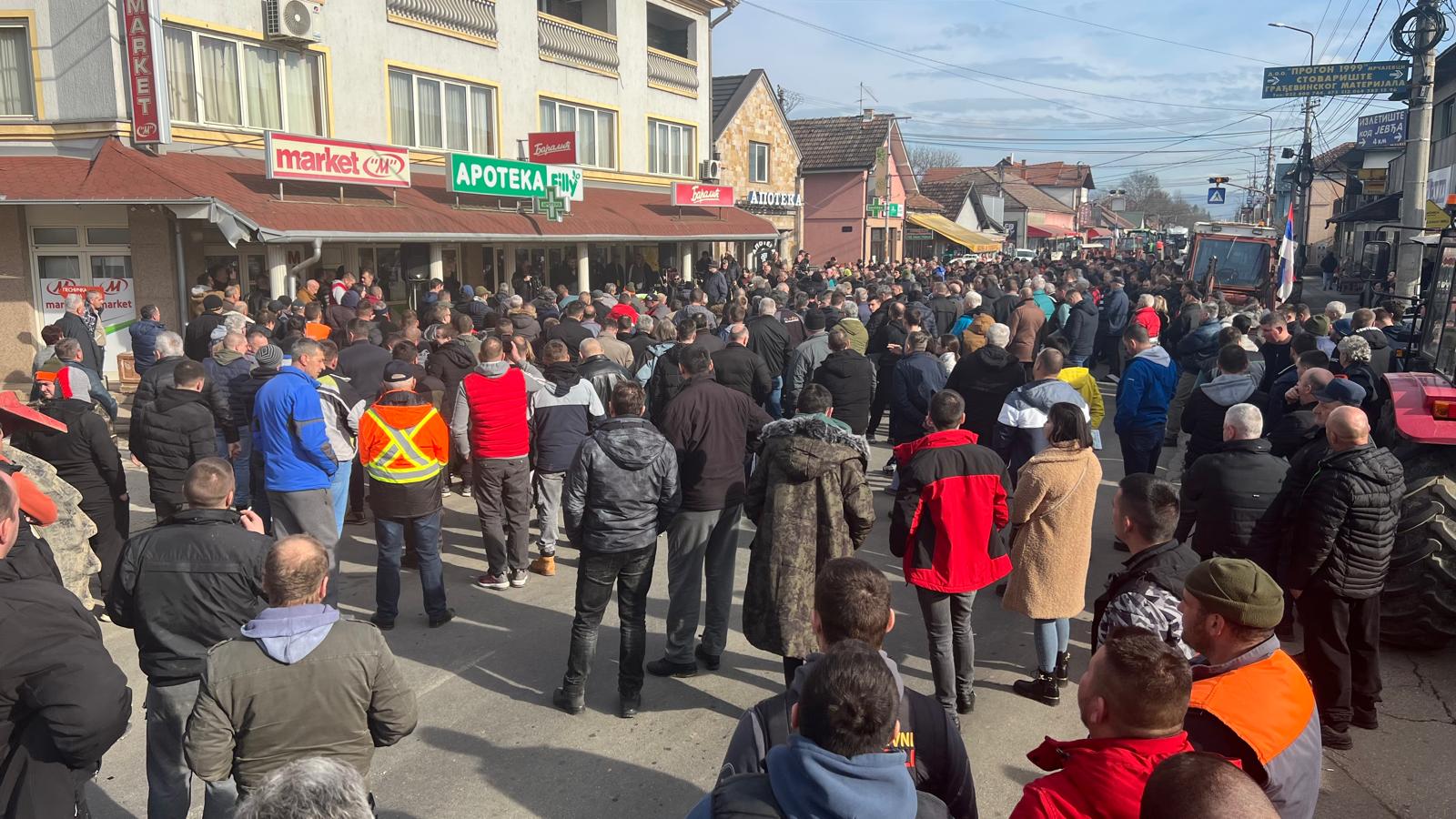 Povrtari se pridružili mlekarima i poljoprivrednicima koji blokiraju Ibarsku magistralu 1 mlekari