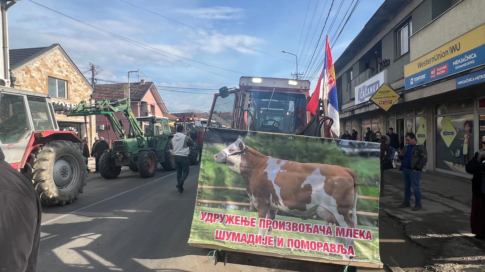 Povrtari se pridružili mlekarima i poljoprivrednicima koji blokiraju Ibarsku magistralu 8 mlekari8