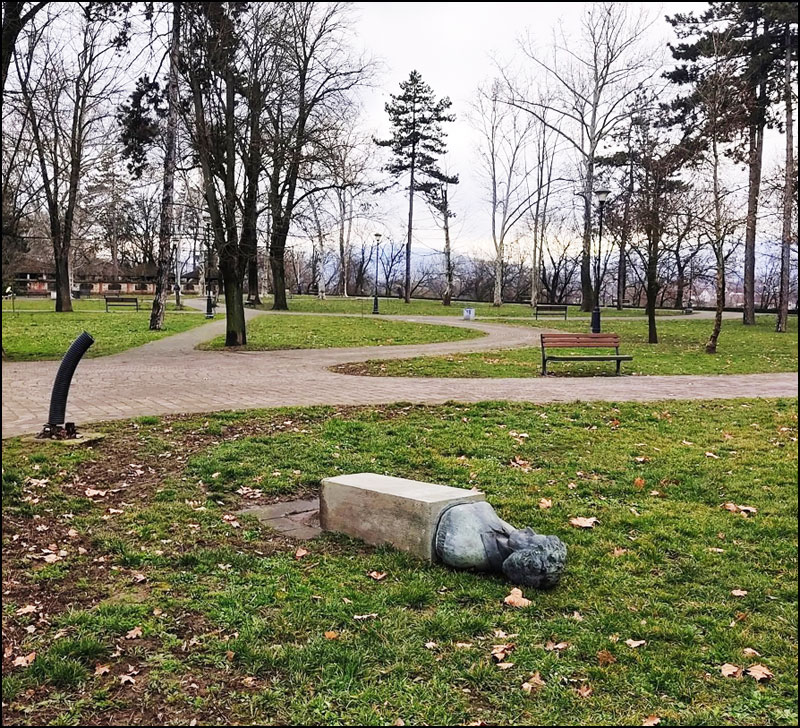 Još jedan vandalizam u gradu na Ibru 1 spomenik 1