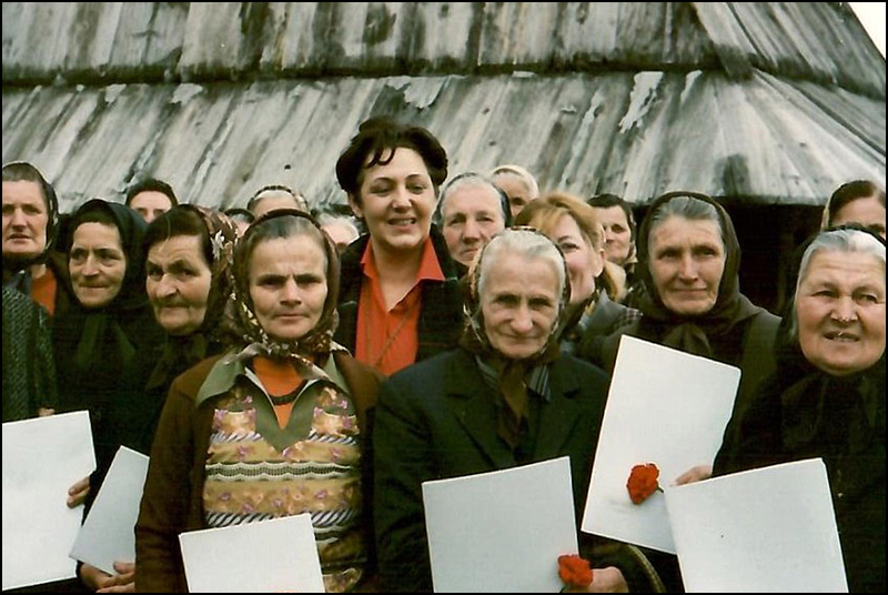 In memoriam: Dobrila Smiljanić 3 Dobrila sa pletiljama Foto Muzej Staro selo Sirogojno