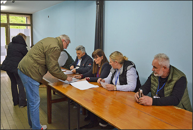 Glasanje Foto Nenad Kovacevic 1
