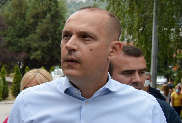Komentar - Kad partijska knjižica naprednjaka nadjača Hipokrata 2 Zlatibor Loncar Foto Nenad Kovacevic 1 1