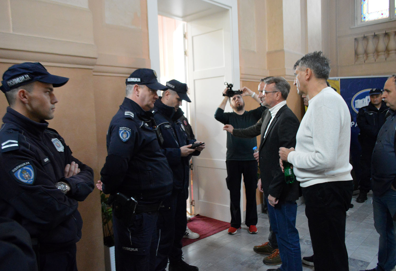 Policija u uzickoj skupstini Foto Nenad Kovacevic