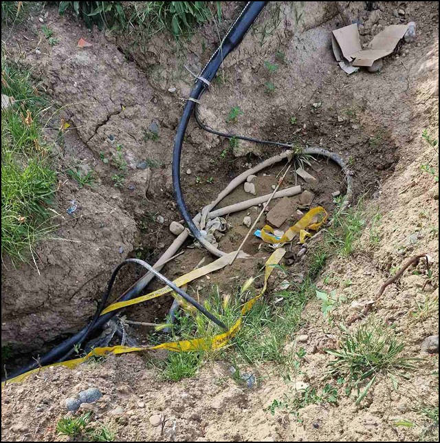 Radnici Telekoma ostavili ogromnu rupu nakon radova pored vrtića u naselju Higijenski zavod 2 KV 3