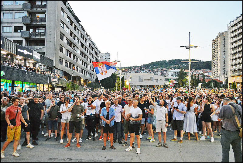 Protest ispred SNS Foto Nenad Kovacevic