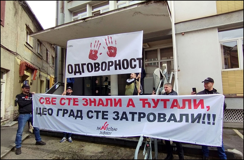 Tužilaštvo umanjuje odgovornost za ekološku katastrofu na deponiji Duboko 1 Protest ispred tuzilastva Foto Nenad Kovacevic