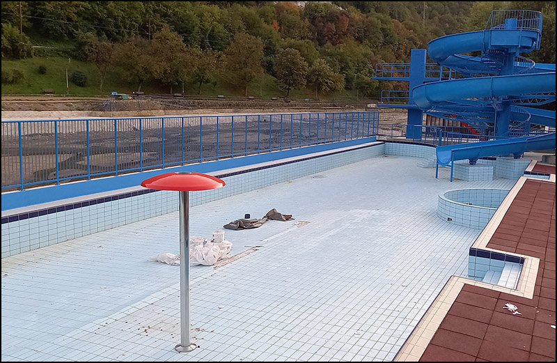 Puklo dno decjeg bazena posle rekonstrukcije Foto Nenad Kovacevic