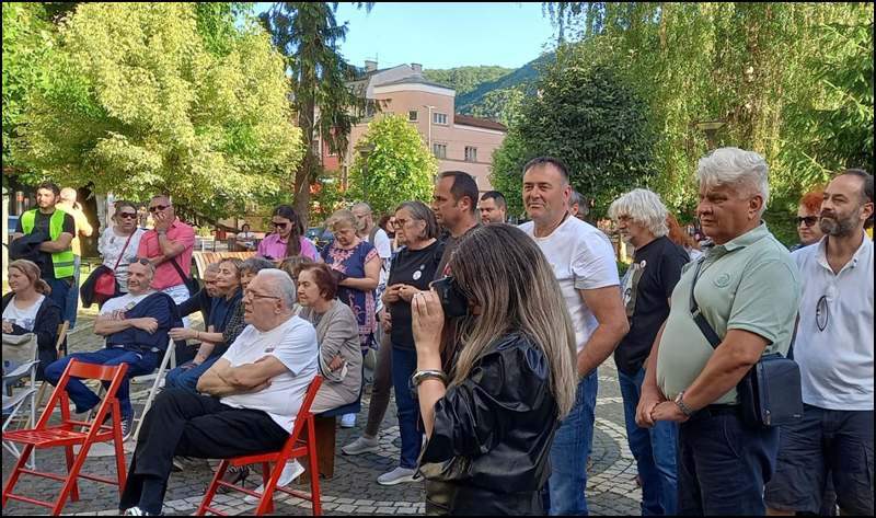 Tribina Stranke slobode i pravde i kontra okupljanje naprednjaka u Užicu 1 Tribina Foto SSP Uzice 1