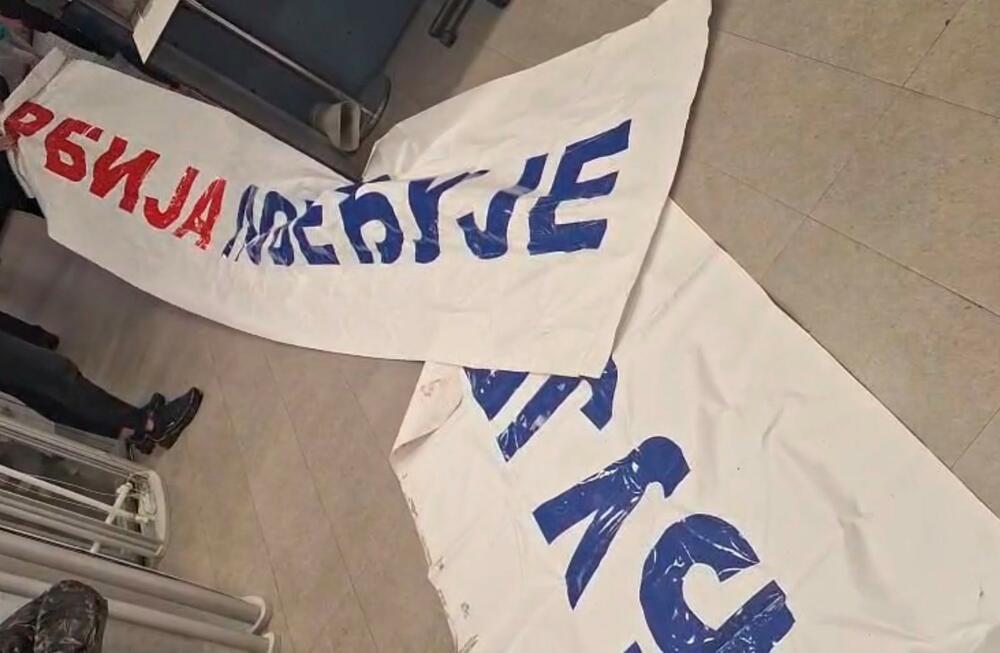 Tivat kao Banjska: Ovo su Vučićevi kriminalci iz aviona, zaplenjeni i autobusi 3 uprava policije cg19