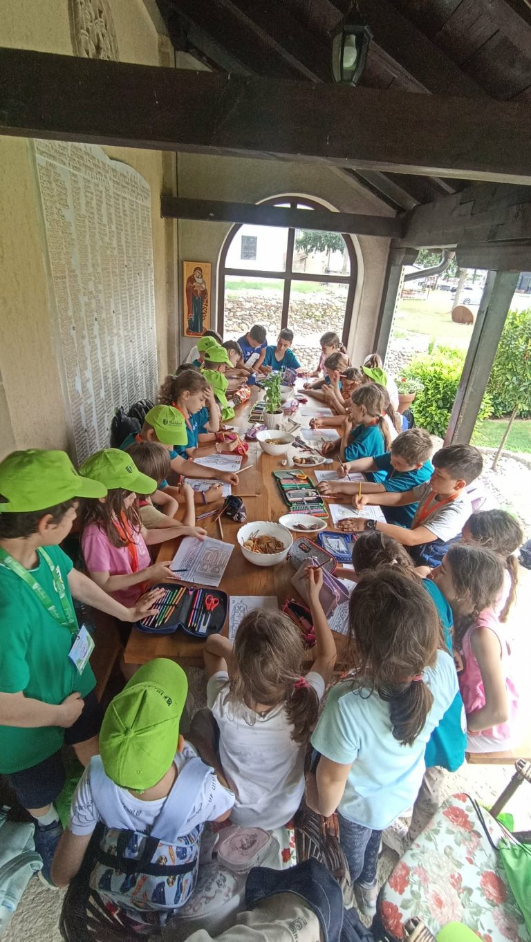 Letnji kamp jezičke škole BlackBird, uz asistenciju udruženja Teofil 1198 i Studija Protinica! 4 732584102 983250687873069 3258714559772426128 n 768x1363 1