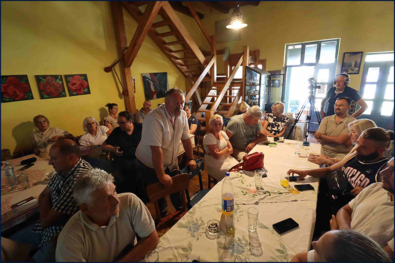 Osnovano Udruženje seoskih sirara Srbije 3 Jovica Radovanovic govori na Osnivackoj Skupstini Udruzenja seoskih sirara Srbije u Guci